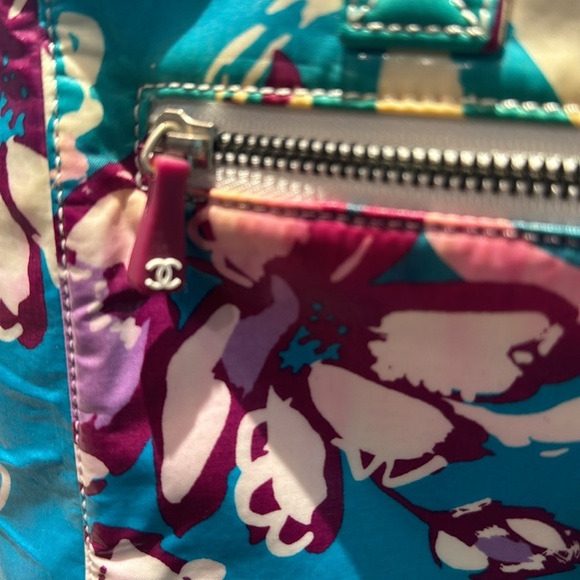 CHANEL TOTE AND COSMETIC BAG - Picture 2 of 11